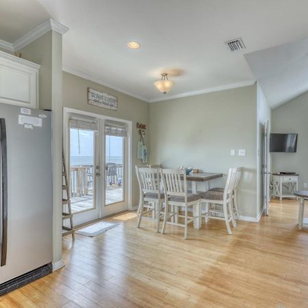 Villa Delphinus - Beachfront! And Pet Friendly! Feel The Ocean Breezed And Hear The Waves Lapping Right At Your Doorstep! Home 더핀 아일랜드 외부 사진
