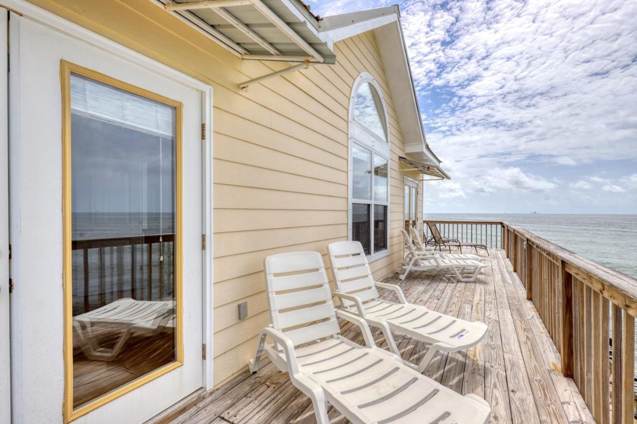 Villa Delphinus - Beachfront! And Pet Friendly! Feel The Ocean Breezed And Hear The Waves Lapping Right At Your Doorstep! Home 더핀 아일랜드 외부 사진