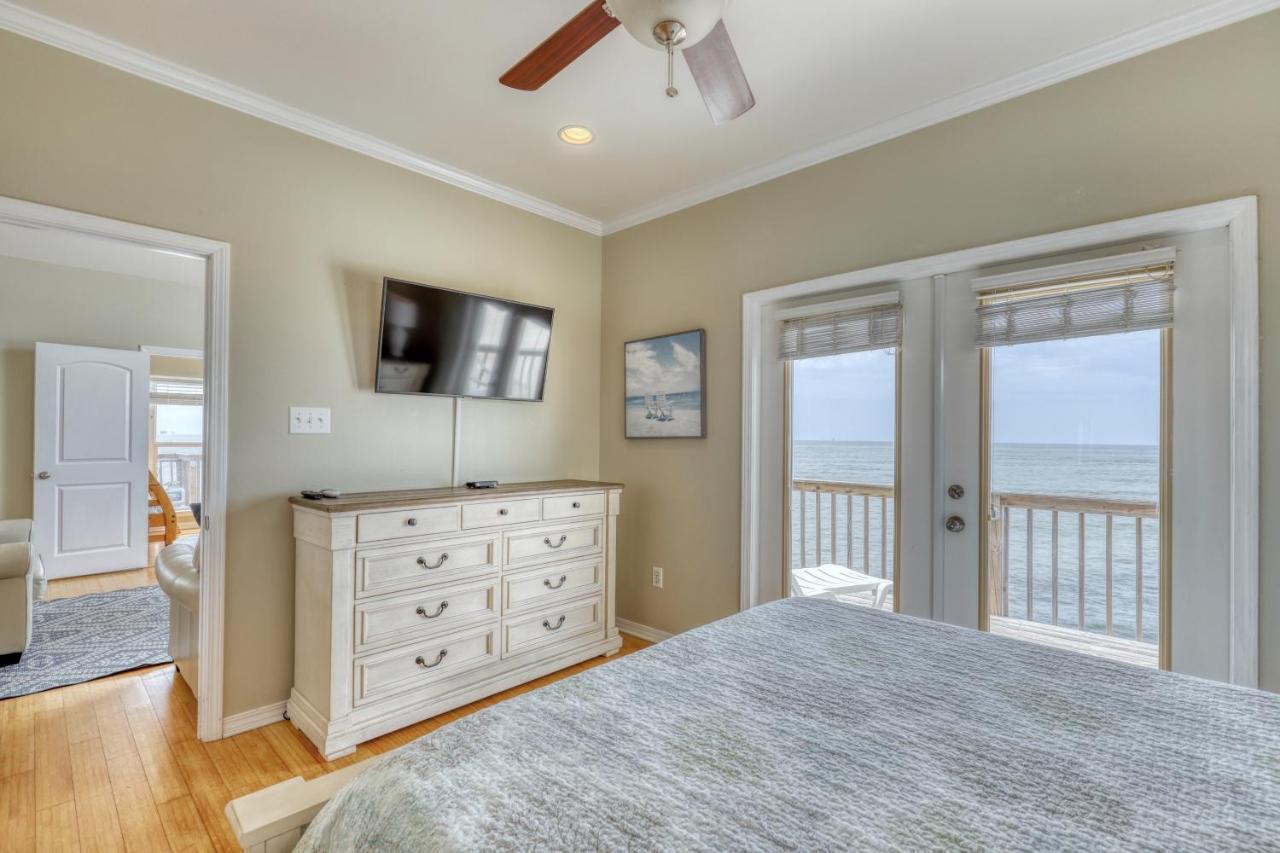 Villa Delphinus - Beachfront! And Pet Friendly! Feel The Ocean Breezed And Hear The Waves Lapping Right At Your Doorstep! Home 더핀 아일랜드 외부 사진